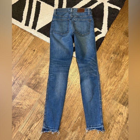 Madewell factory distressed light wash denim skinny jeans - Picture 6 of 9